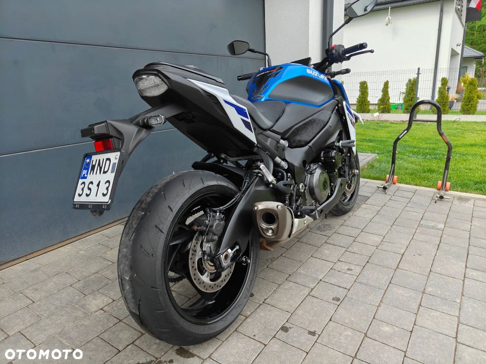 Suzuki GSX 1000 - 10