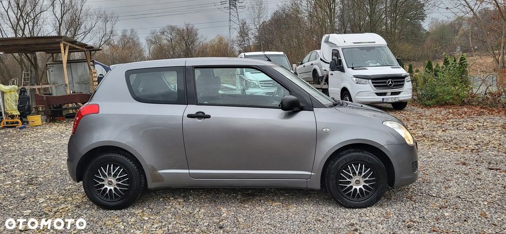 Suzuki Swift 1.3 Club - 4