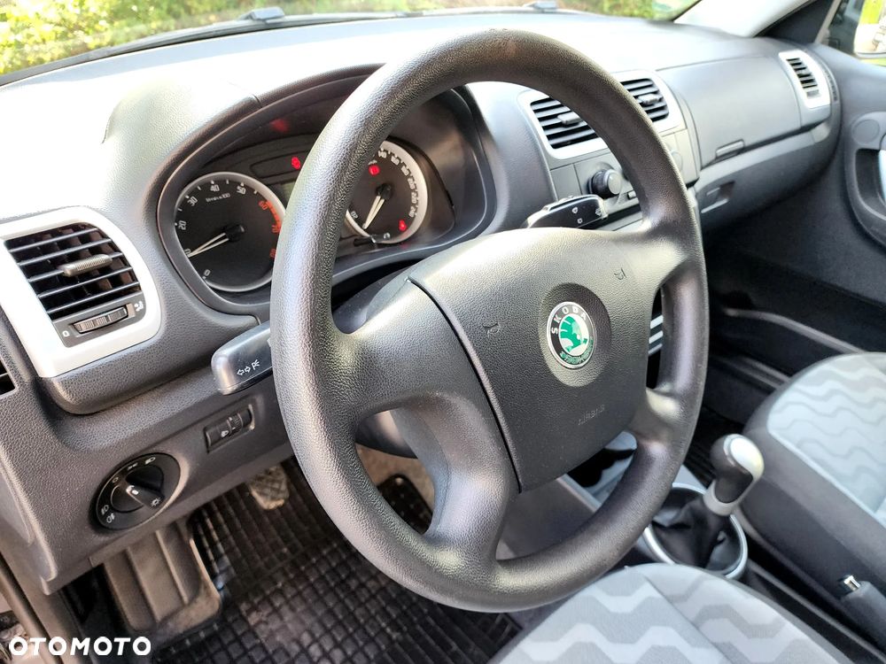 Skoda Fabia 1.2 HTP Ambiente - 25