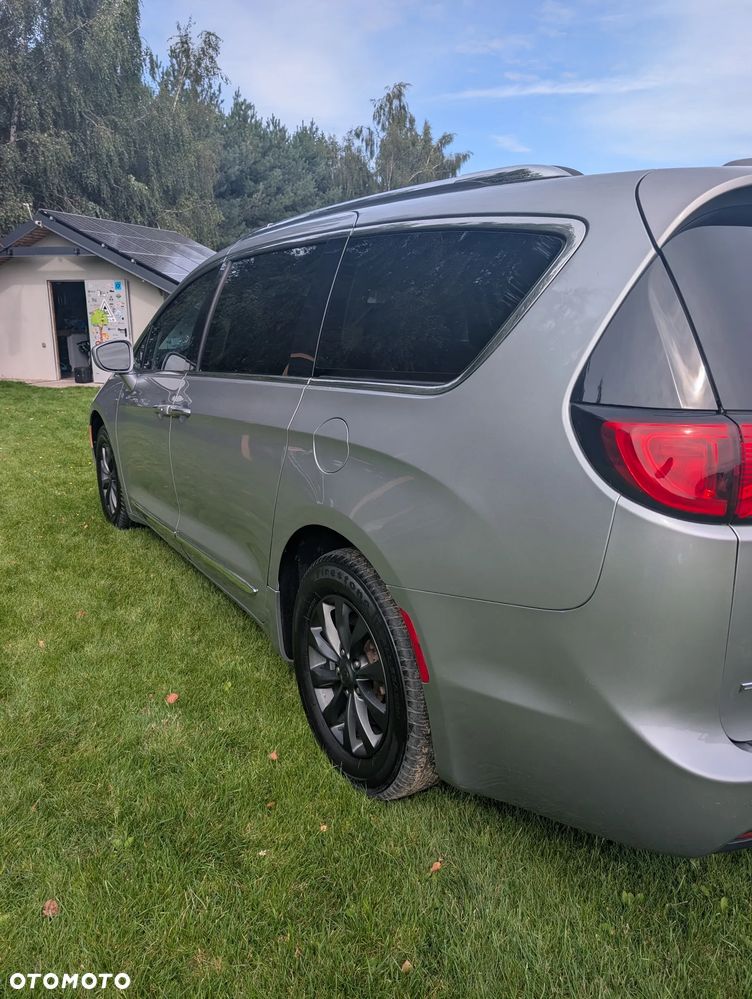 Chrysler Pacifica - 15