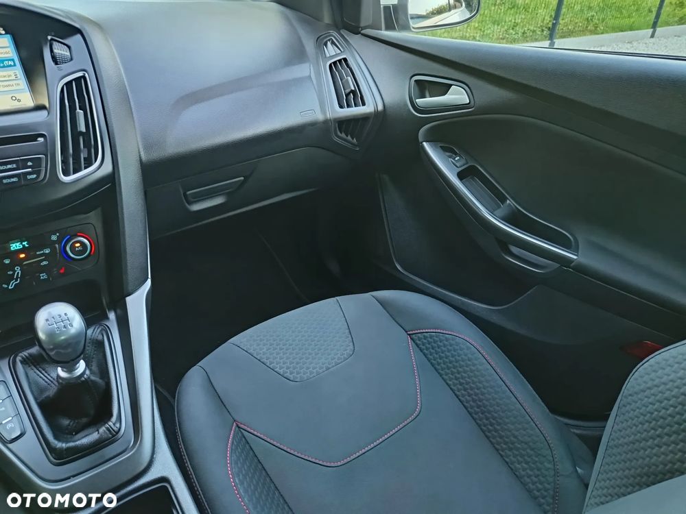 Ford Focus 1.0 EcoBoost Start-Stopp-System ST-LINE - 32