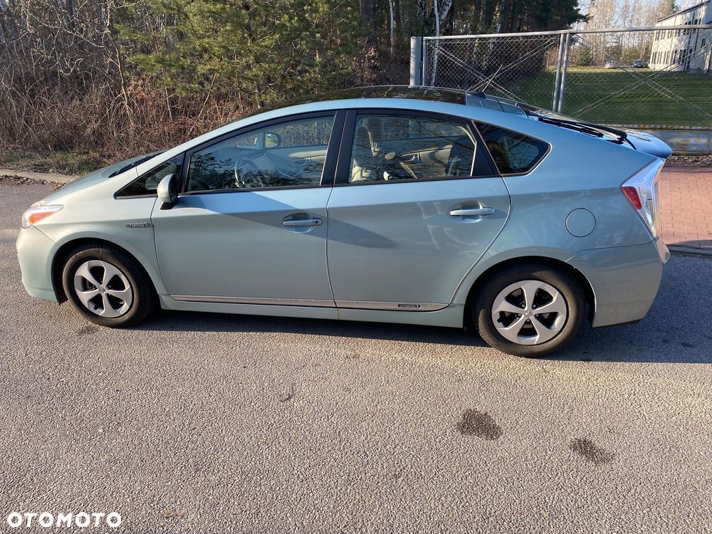 Toyota Prius (Hybrid) Executive - 14