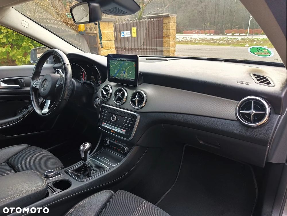 Mercedes-Benz GLA 200 Urban - 6