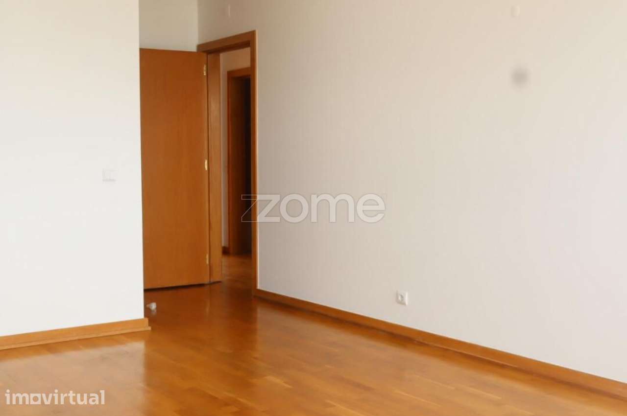 T2 com Parqueamento e Arrecadação junto ao Spazio Shopping - Grande imagem: 3/23