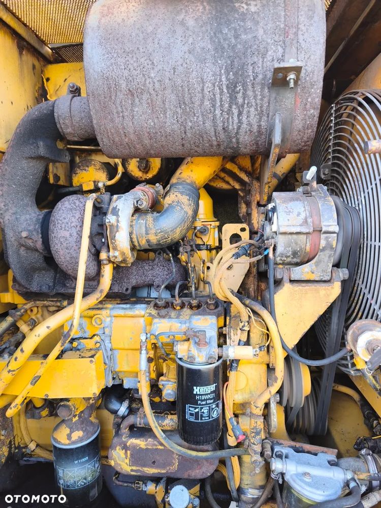 Caterpillar 926E - 9