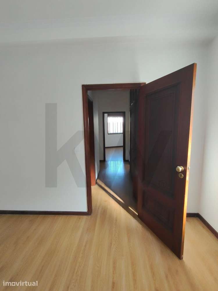 Apartamento T1 junto à Avenida Fernão de Magalhães - Grande imagem: 4/16