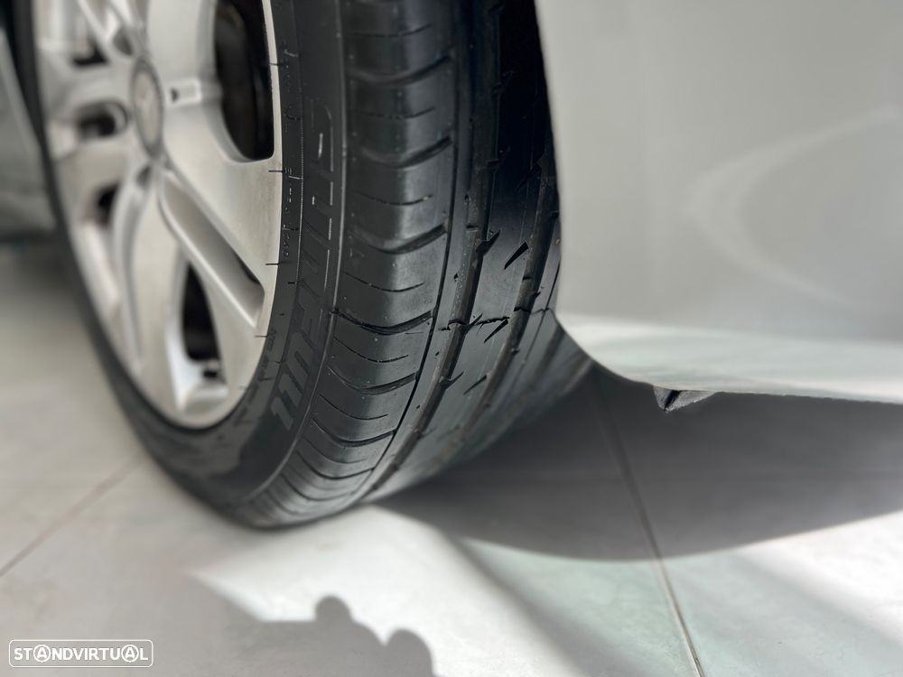 Mercedes-Benz E 200 CGi Avantgarde BlueEfficiency Auto - 8