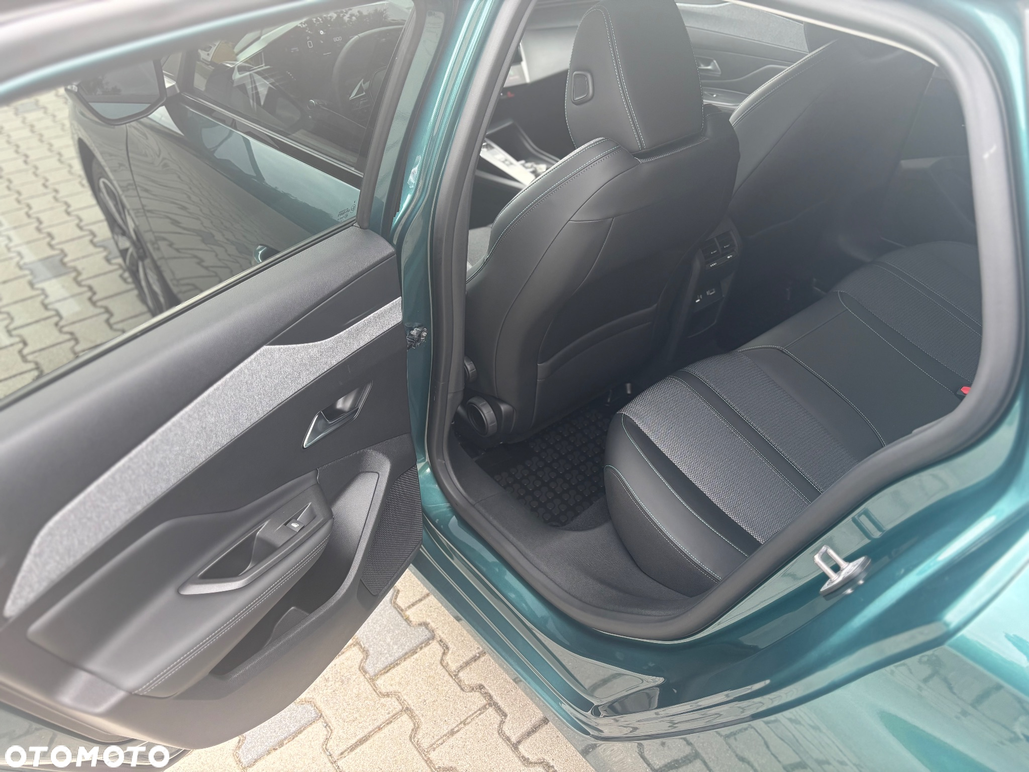 Peugeot 308 SW BlueHDi 130 EAT8 Stop & Start Allure Pack - 11
