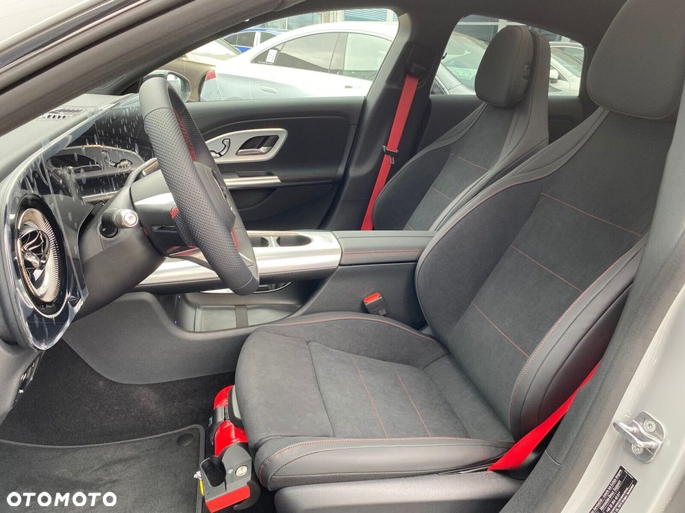 Mercedes-Benz CLA - 11