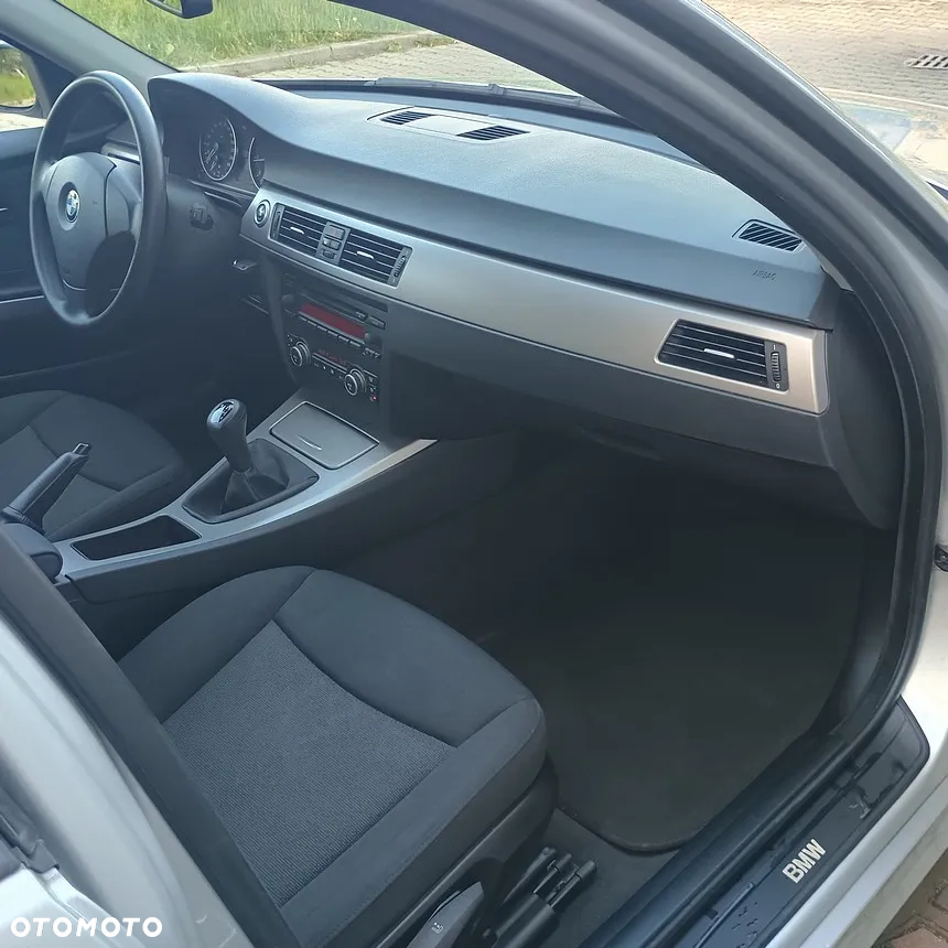 BMW Seria 3 318i - 35