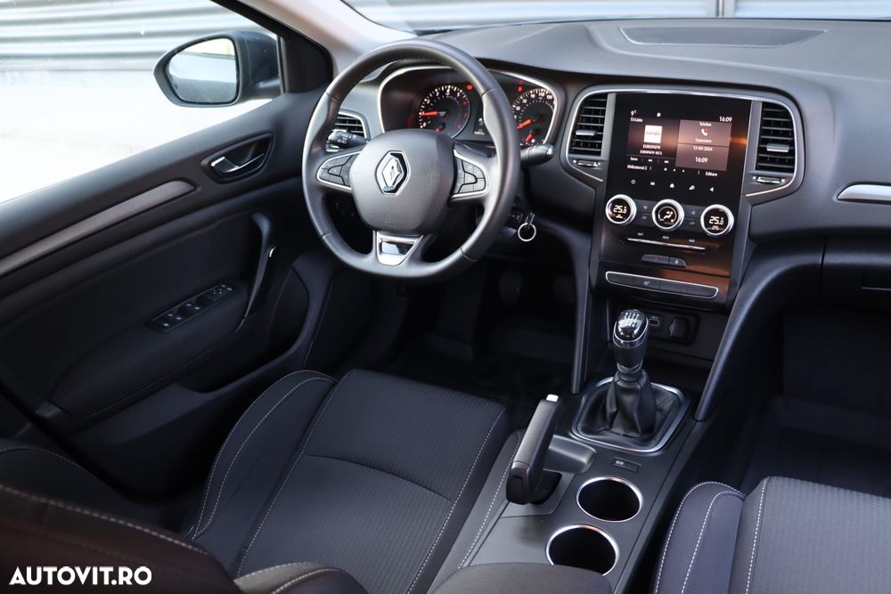 Renault Megane TCe 140 GPF LIMITED - 10