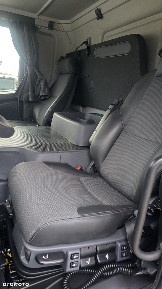 Scania P250 Euro 6 21 palet super stan niski przebieg rama do zabudowy kurierka laweta - 10