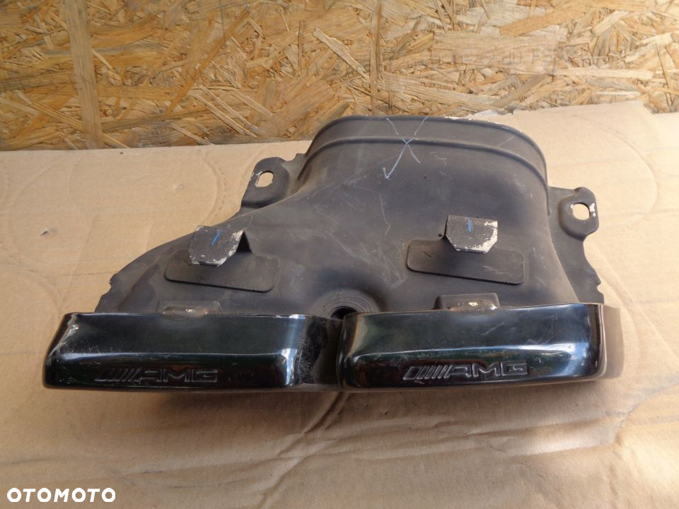 MERCEDES C KLASA W205 AMG WYDECH A2054900827 - 2