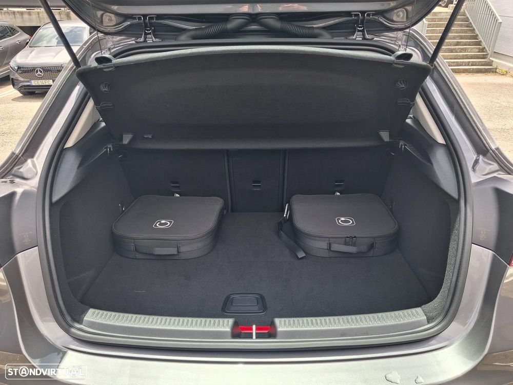 Mercedes-Benz A 250 e AMG Line - 13