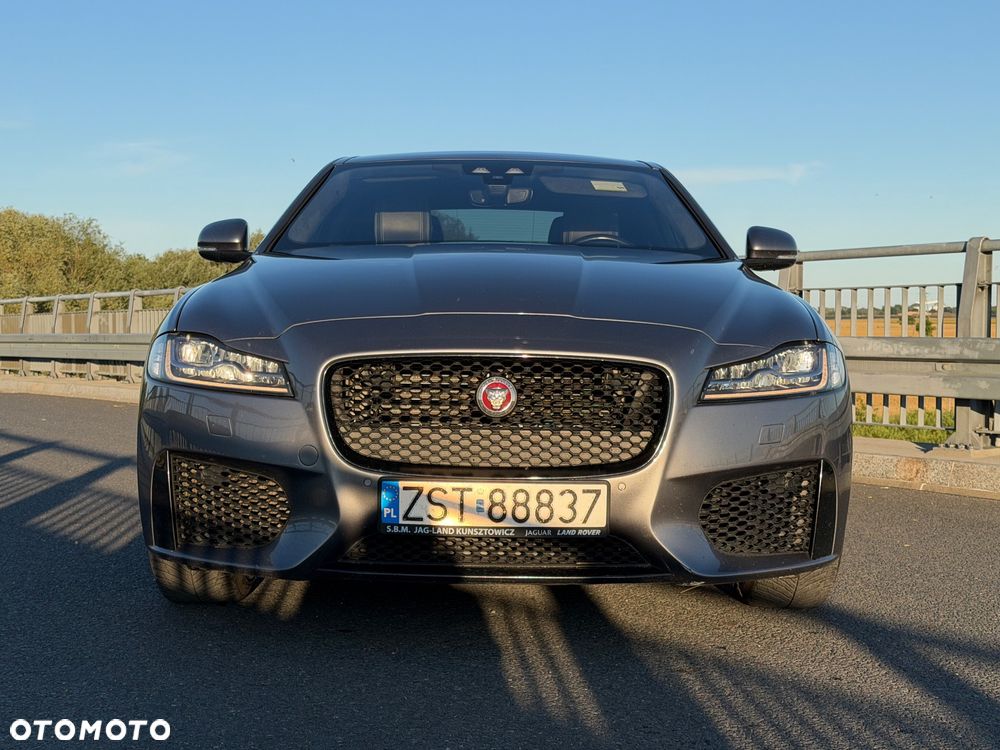 Jaguar XF 30t AWD Chequered Flag - 4