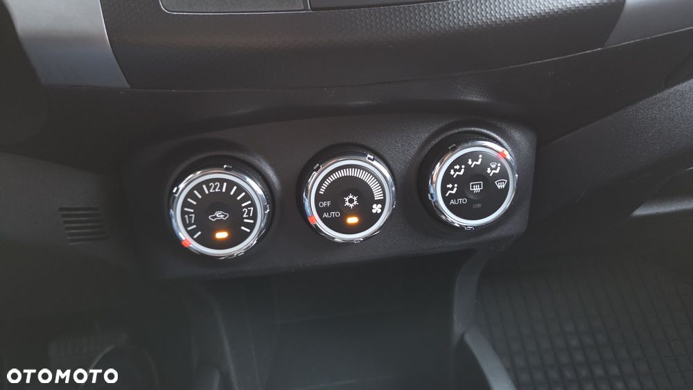 Mitsubishi Outlander - 16