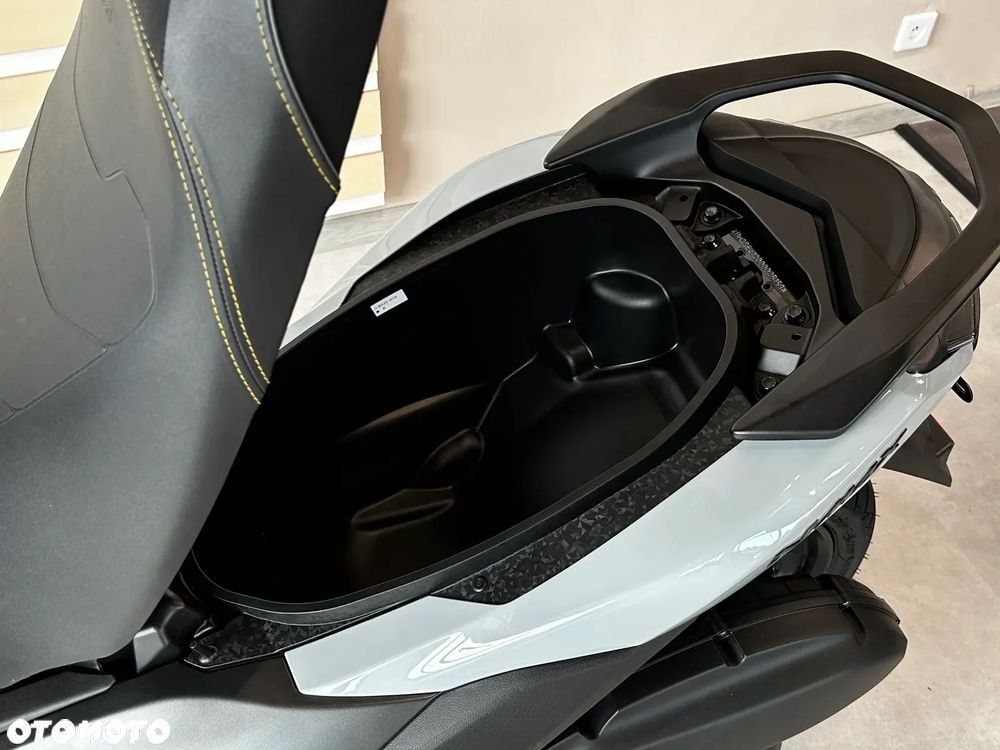 Yamaha NMAX - 8