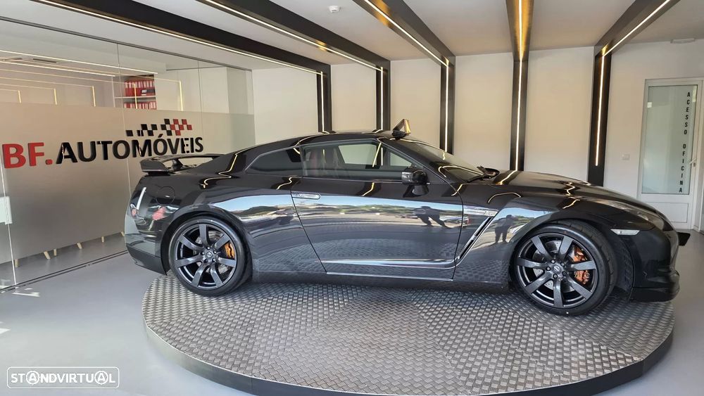 Nissan GT-R - 8