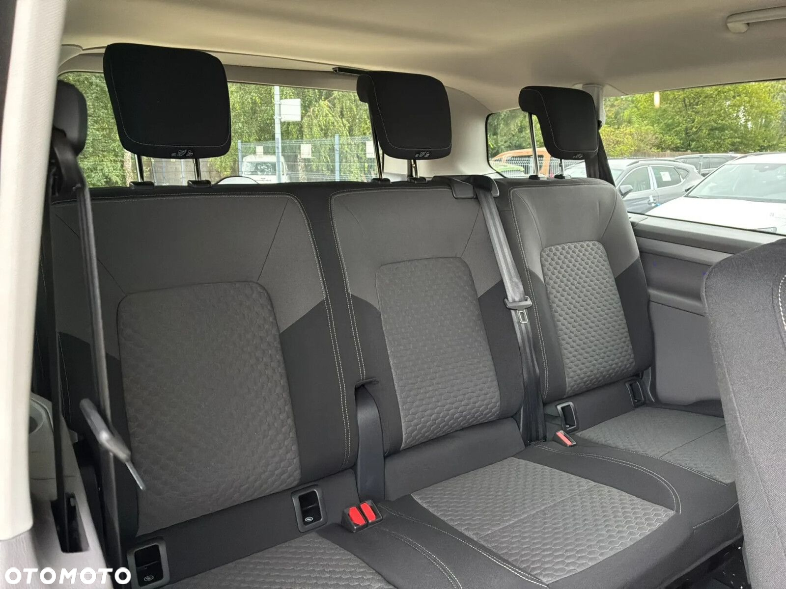 Volkswagen Caravelle - 19