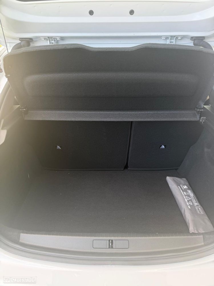 Peugeot 208 - 11