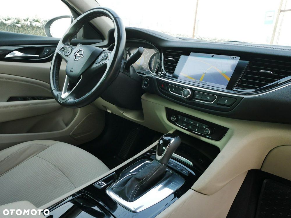 Opel Insignia - 22
