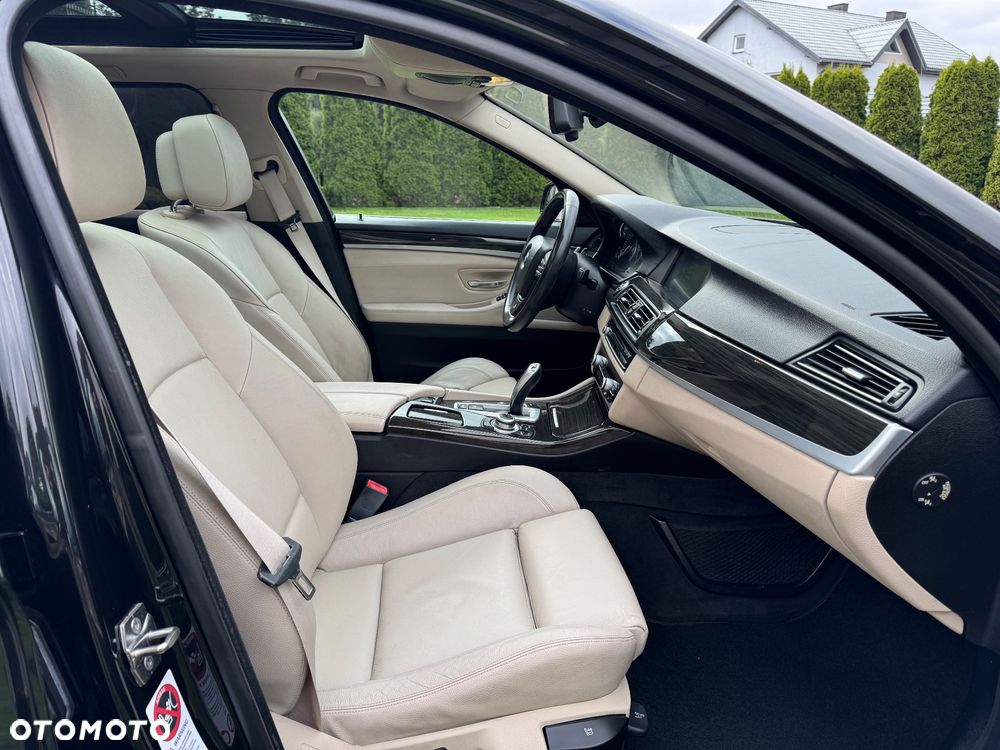 BMW Seria 5 525d Sport-Aut Luxury Line - 15