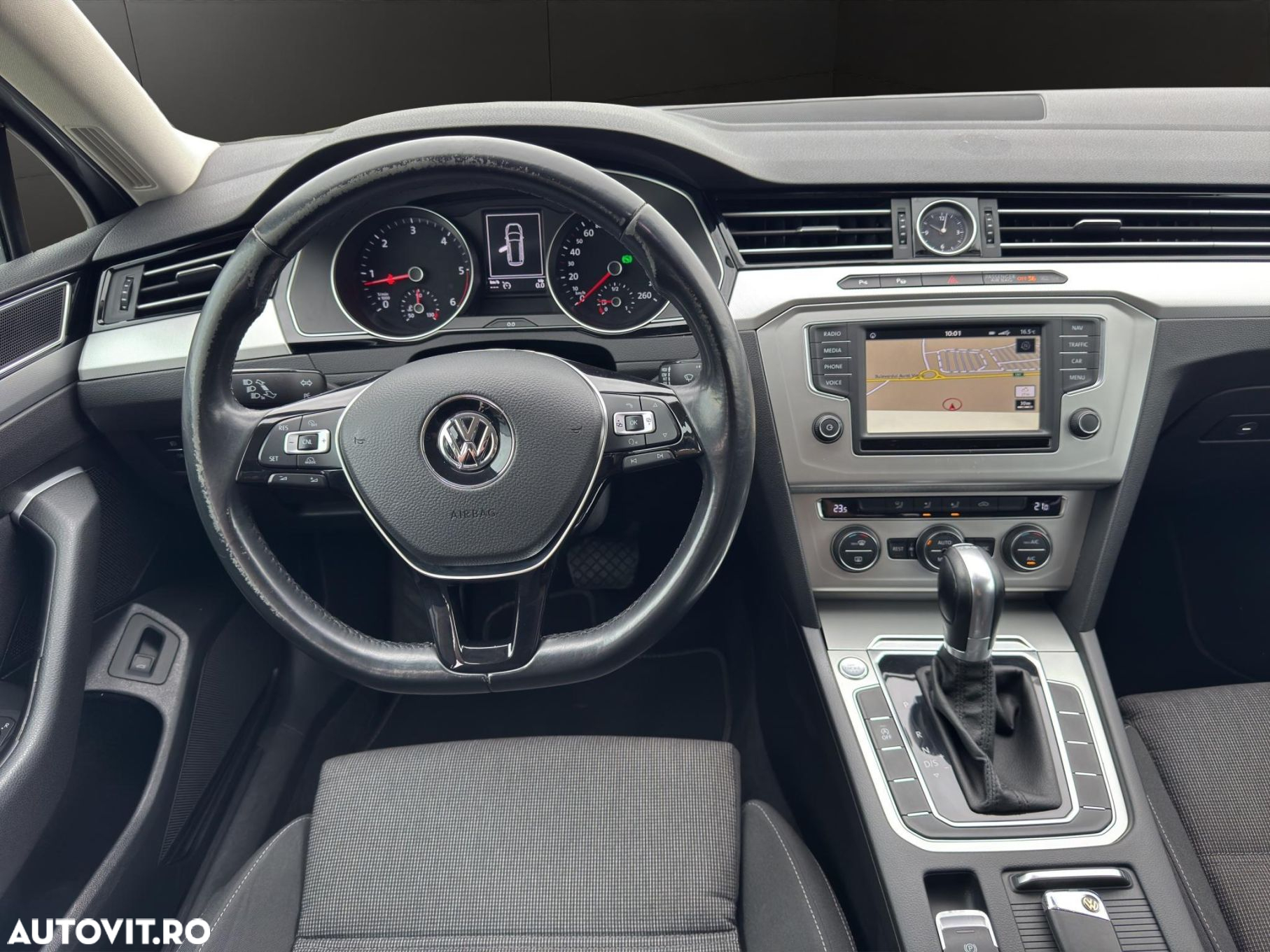 Volkswagen Passat - 11