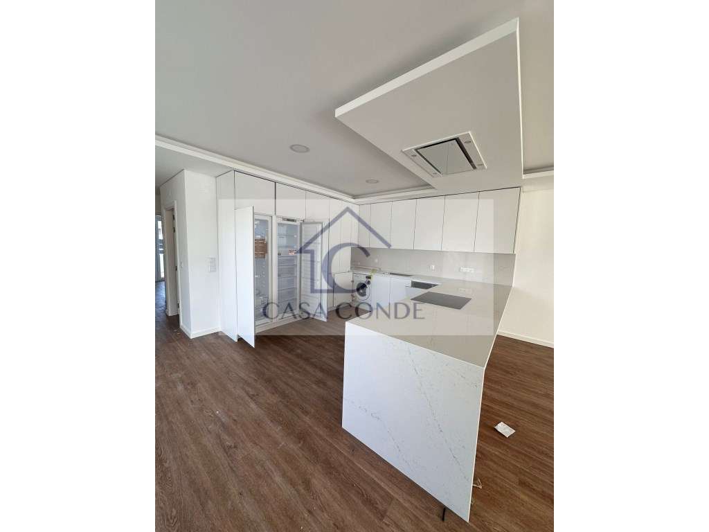 Moradia Geminada T4 com 3 Suítes - Fernão Ferro - Grande imagem: 3/46