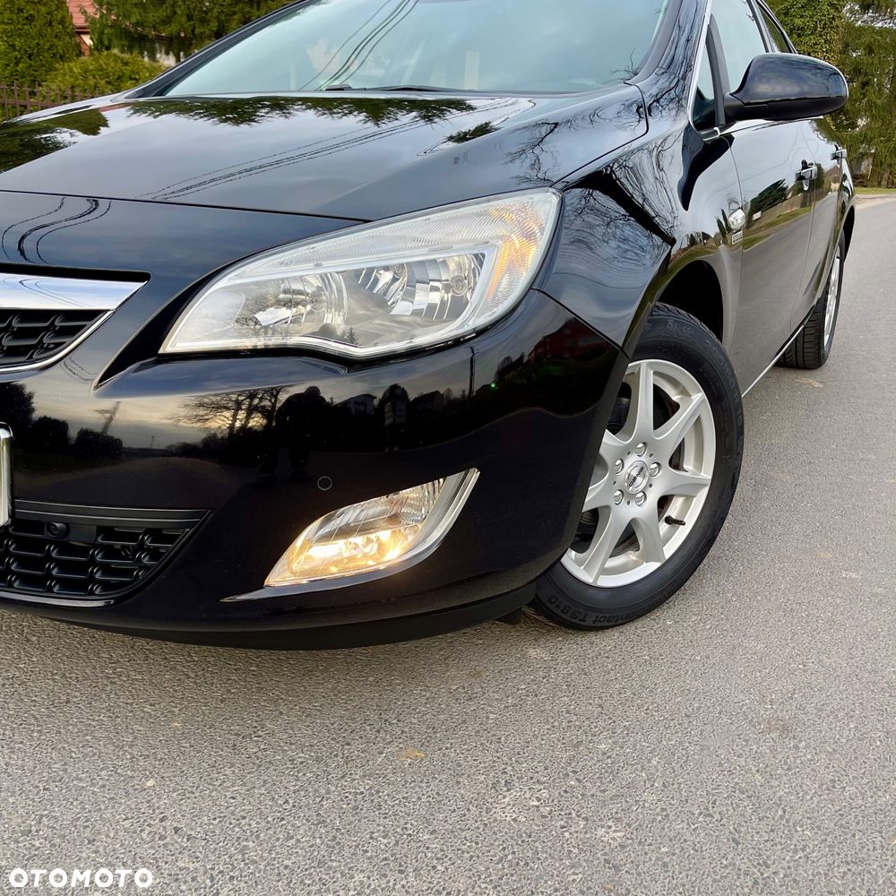 Opel Astra 1.4 Turbo Exklusiv - 2