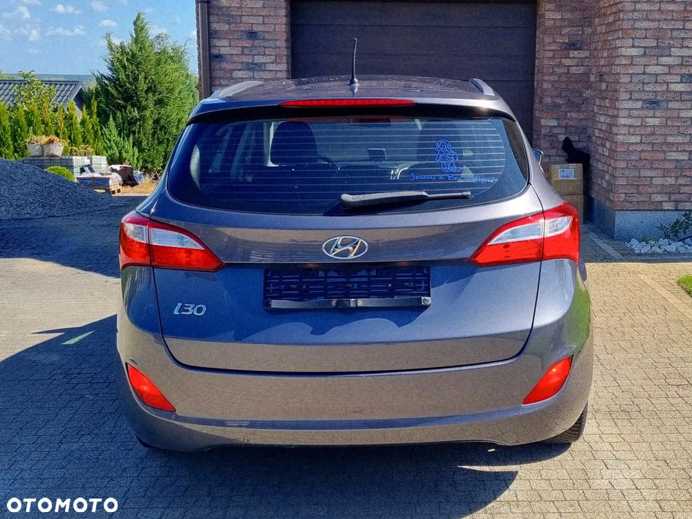 Hyundai i30 blue Kombi 1.4 Passion - 6