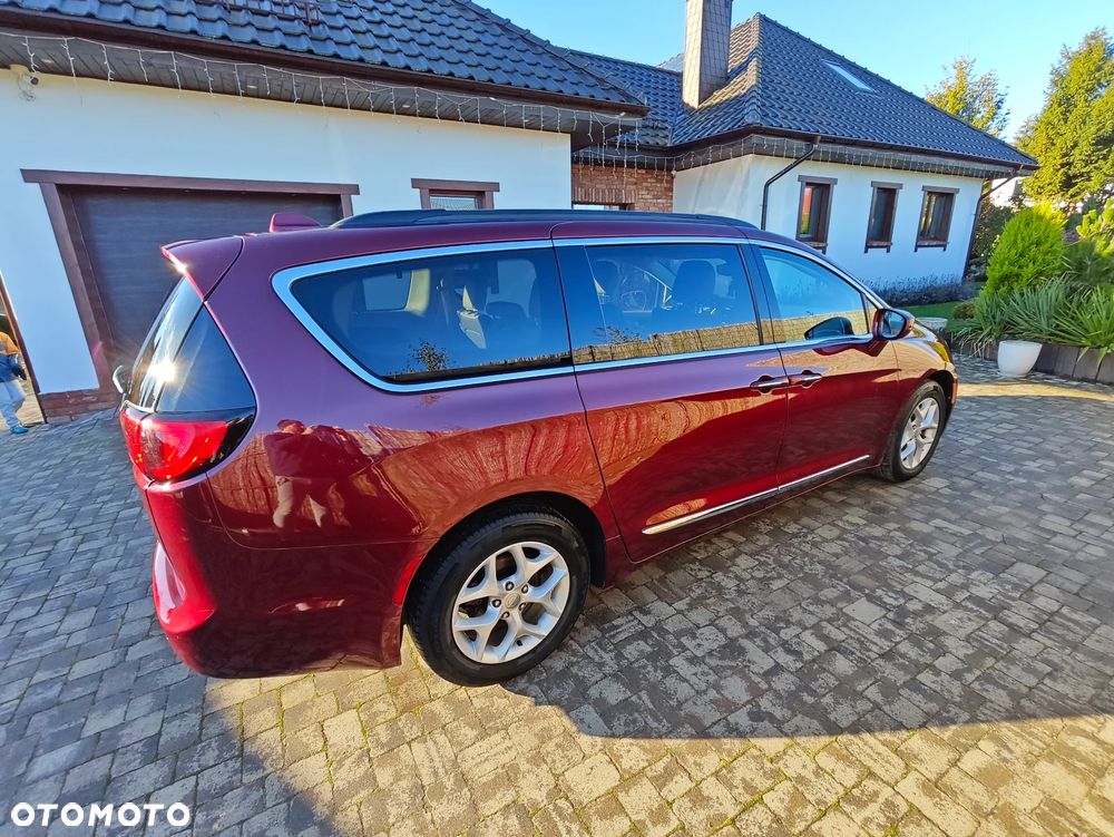 Chrysler Pacifica - 19