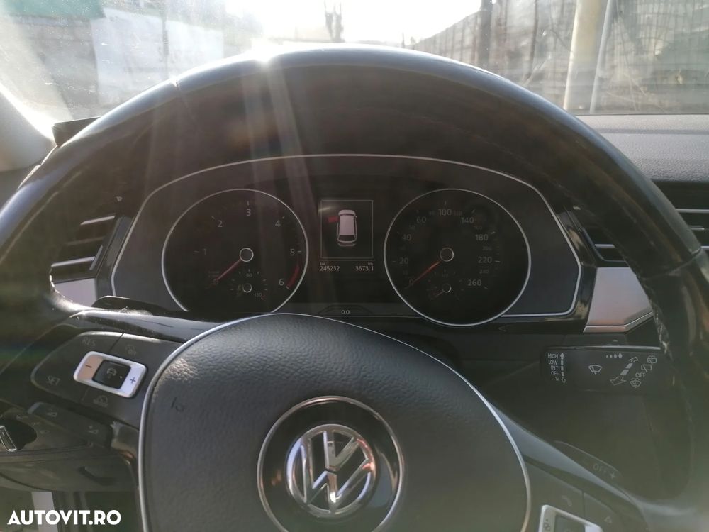 Volkswagen Passat 2.0 TDI SCR DSG Comfortline - 5