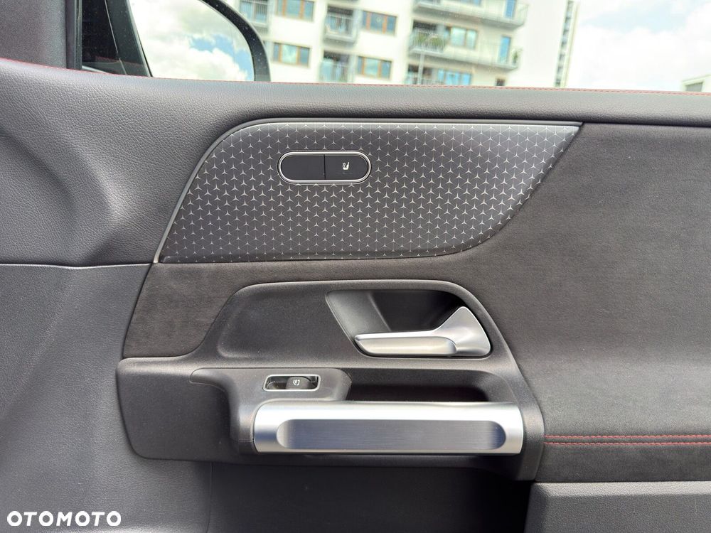 Mercedes-Benz GLB 200 d AMG Line 8G-DCT - 28