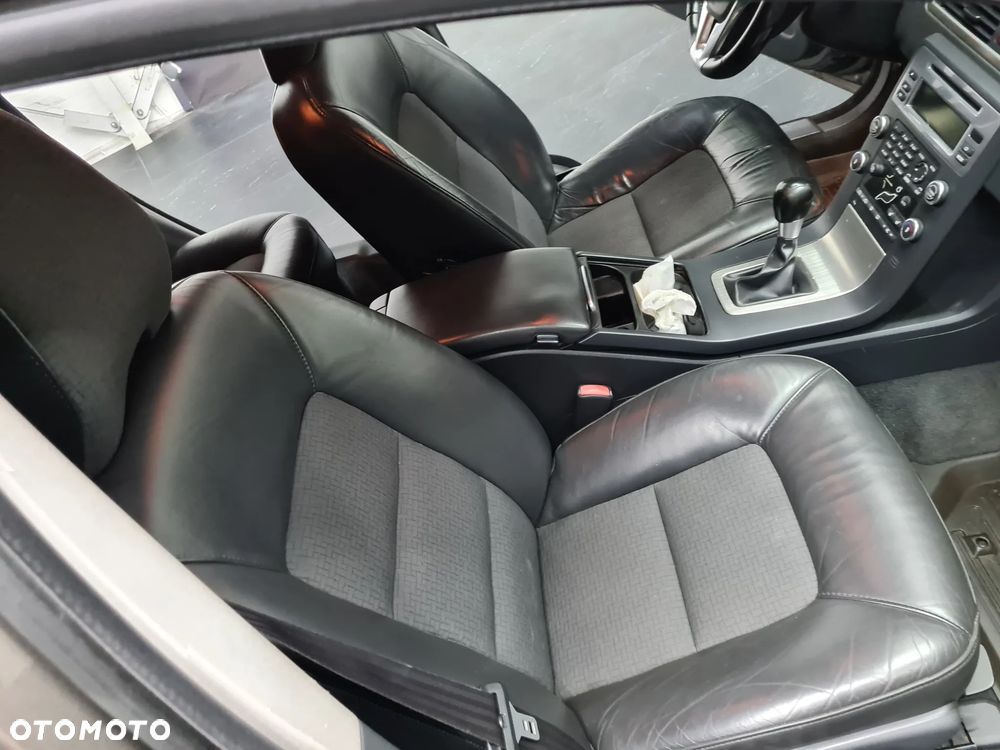 Volvo V70 2.4D Summum - 17