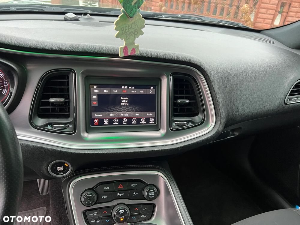 Dodge Challenger - 11