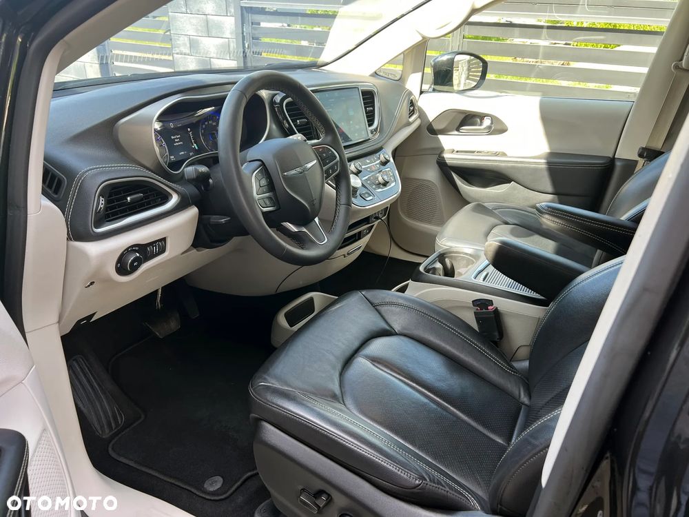 Chrysler Pacifica - 12