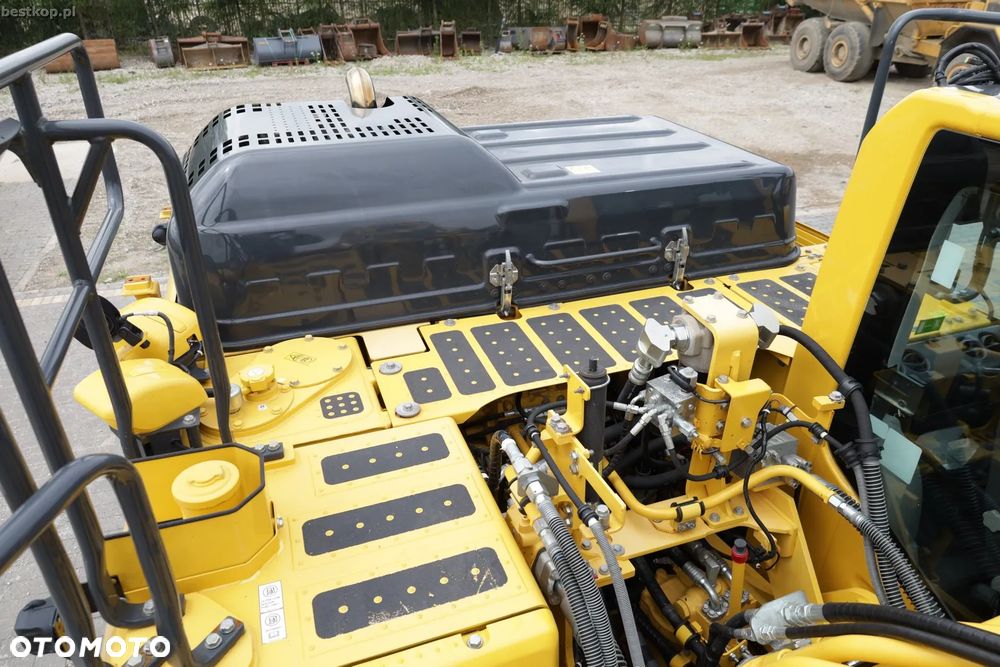 Komatsu PC210LC-11 - 28