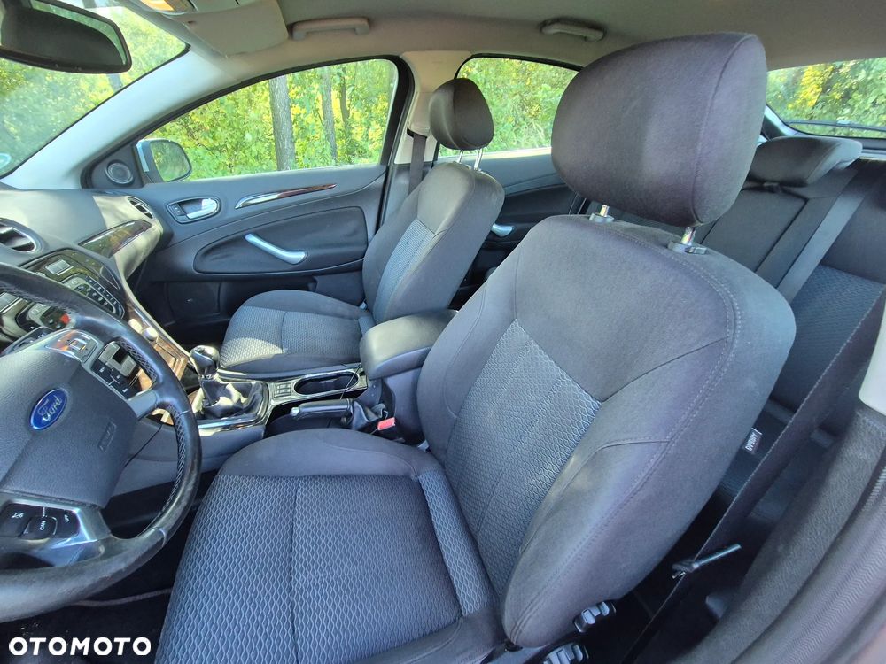 Ford Mondeo 2.0 Ghia X100 / X - 17