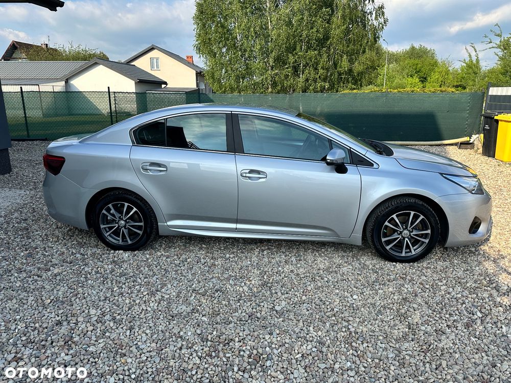 Toyota Avensis 1.8 Active - 10