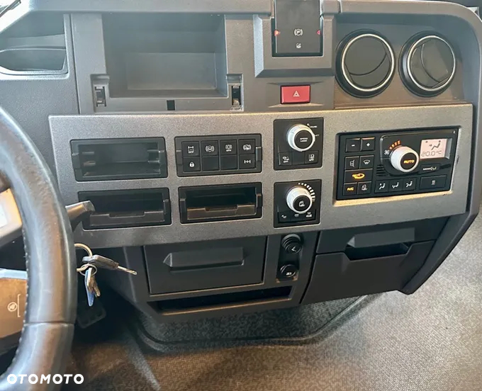Renault T480 GLOB XXL AUTOMAT MOTOR 13L SPOJLERY XENON LED KLIMA LODÓWKA 2xALUTANK LOW DECK MEGA EURO 6 2016r ŁADNA - 12