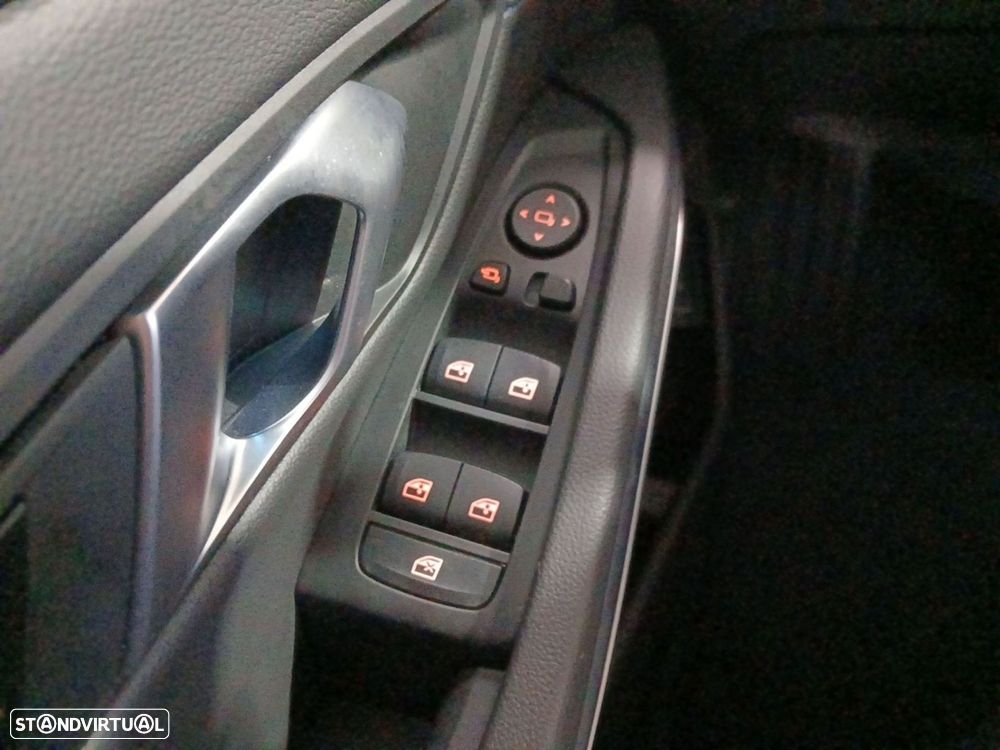 BMW 320 d Pack Desportivo M Auto - 23