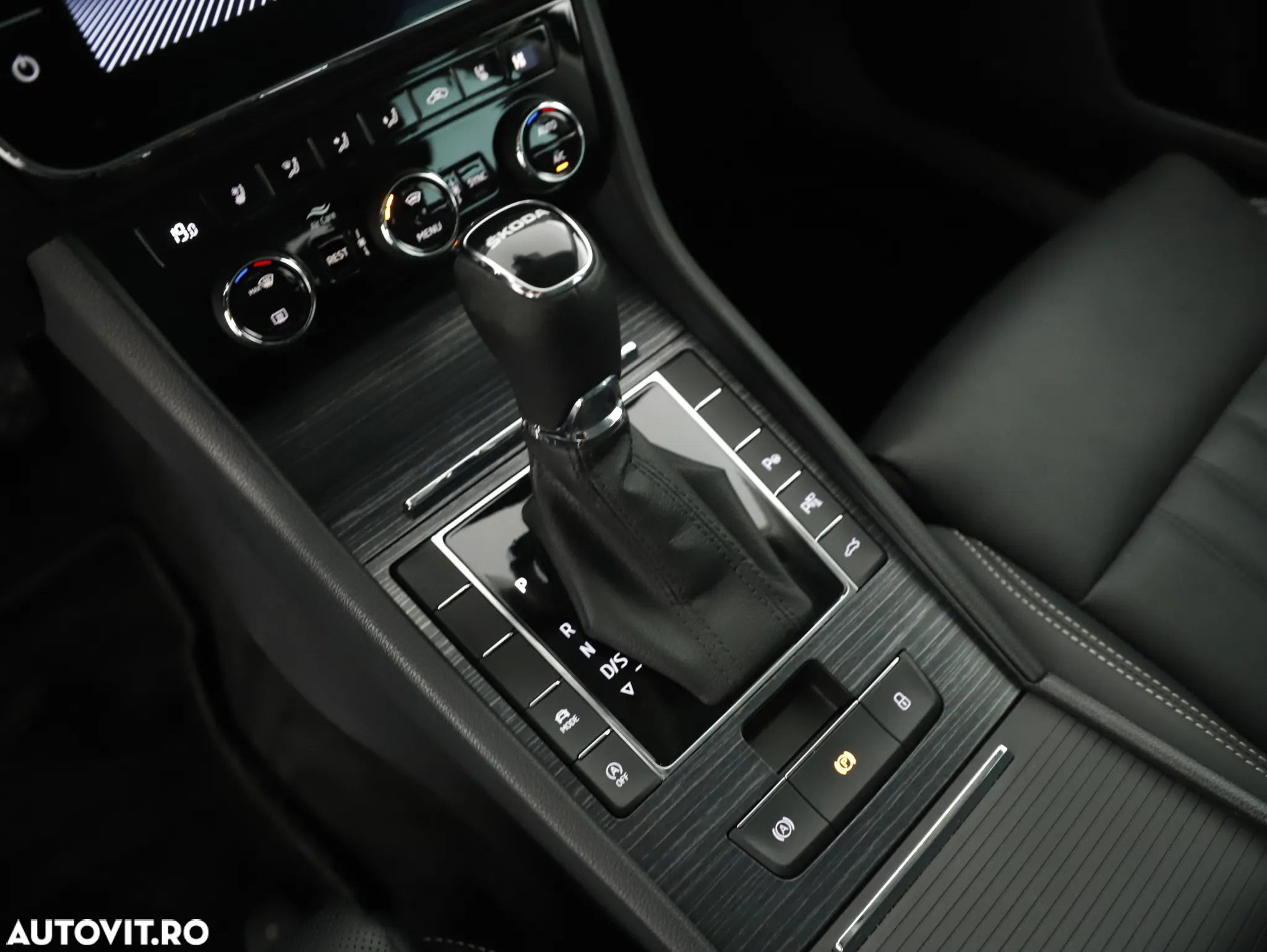 Skoda Superb 2.0 TDI DSG Style - 11