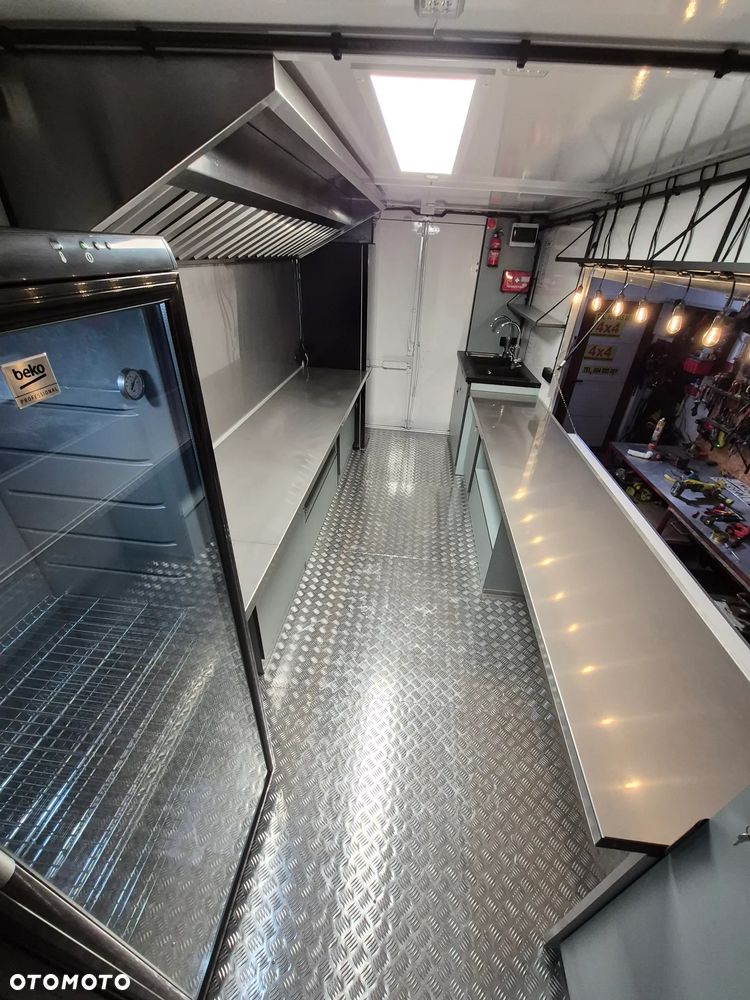 Iveco Food Truck Sklep Bar - 17