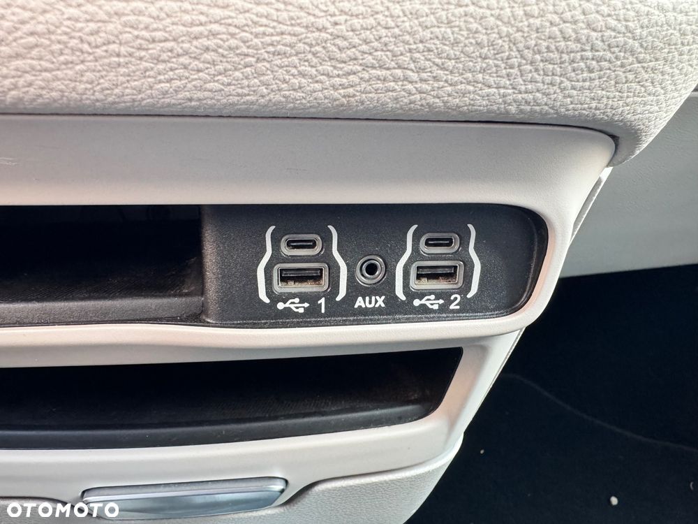 Chrysler Pacifica - 16