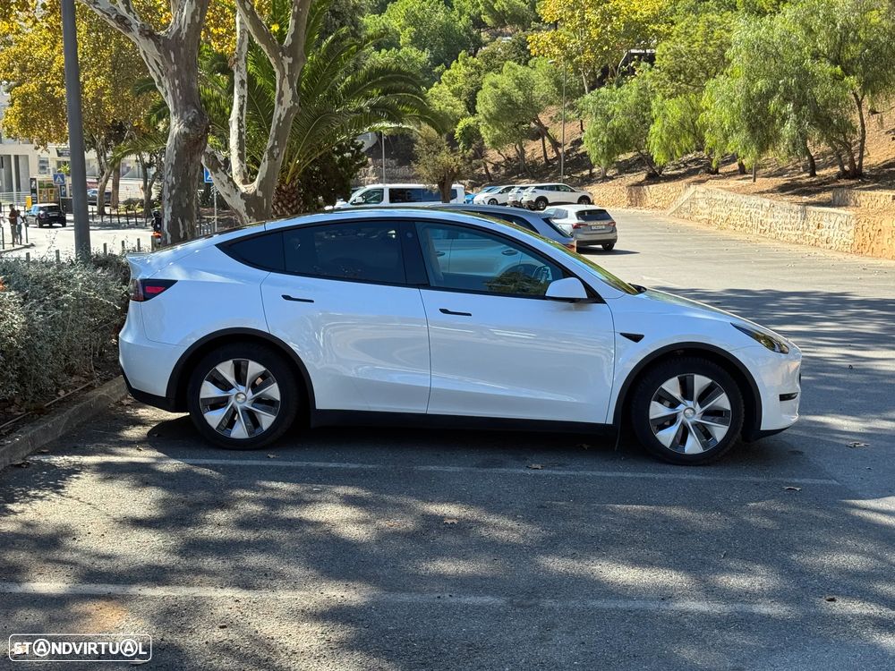 Tesla Model Y - 6