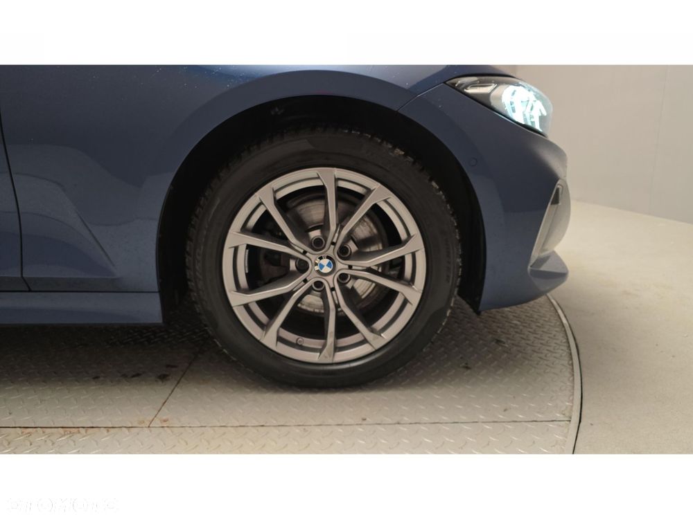 BMW Seria 3 320d xDrive - 25