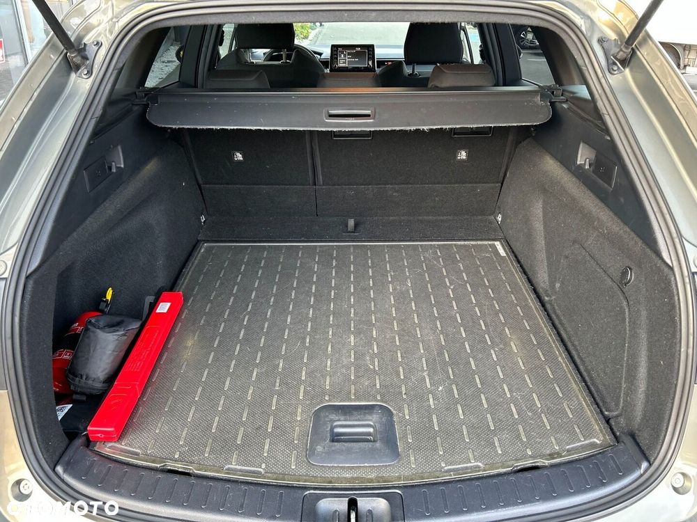 Toyota Corolla 2.0 Hybrid Comfort - 24