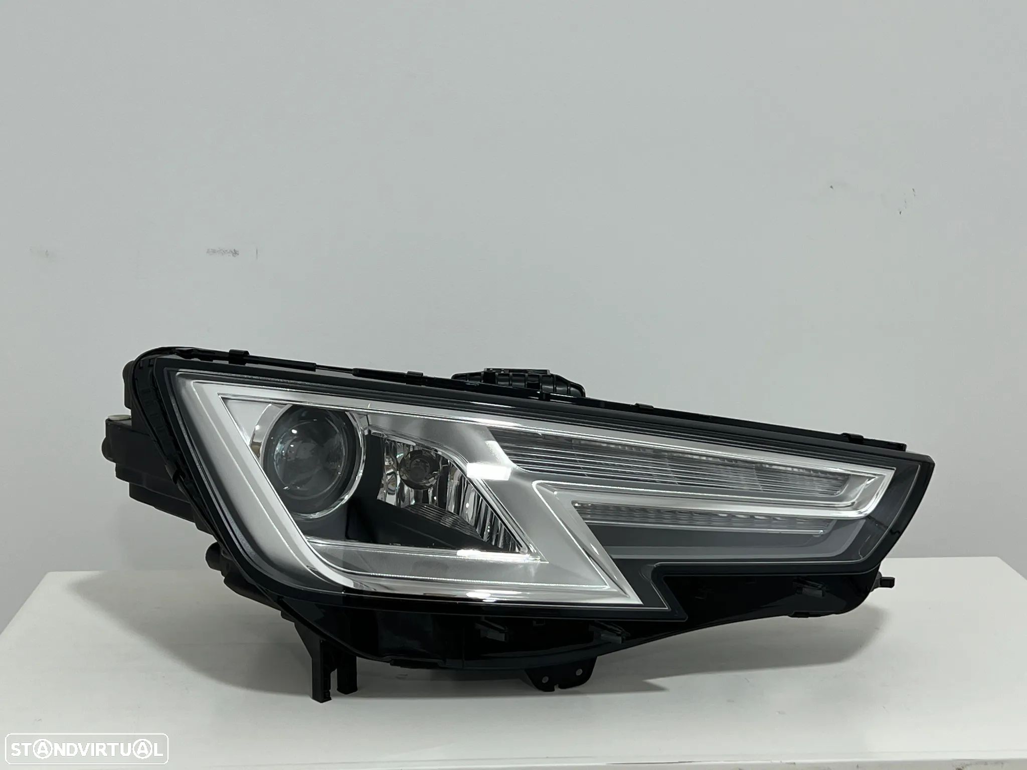 Farol Otica Original Audi A4 B9 Xenon lado Direito - 1