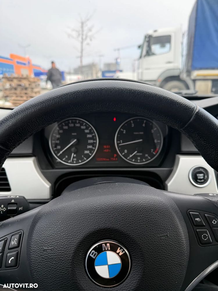 BMW Seria 3 318i Aut. - 23