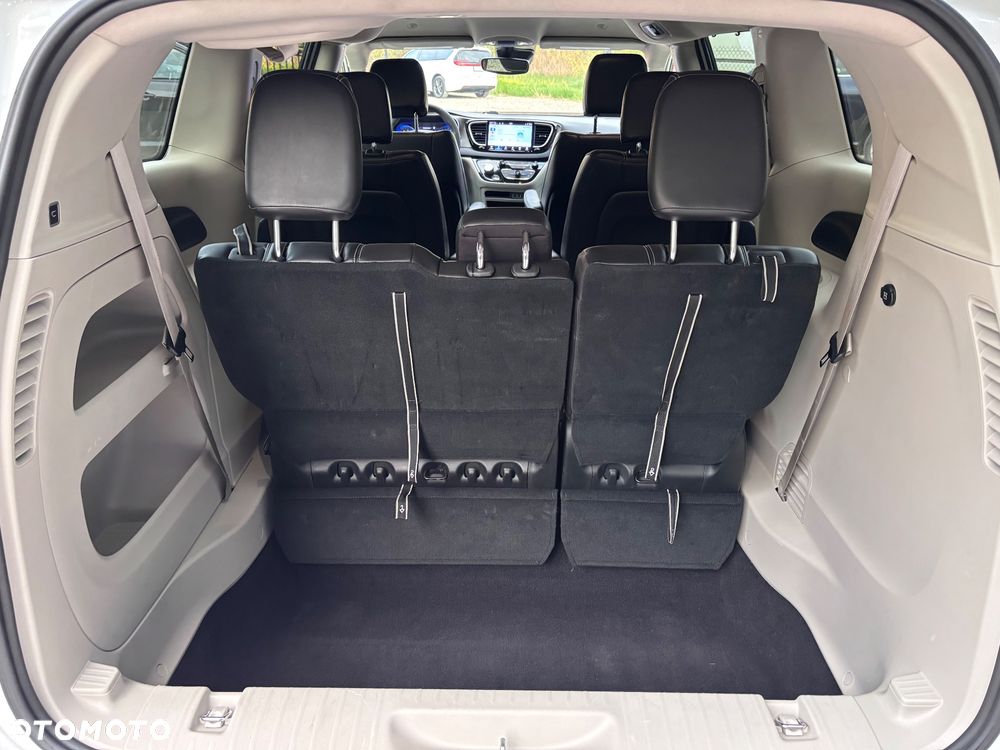 Chrysler Pacifica - 25